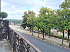 Maison spacieuse avec balcon sur les remparts